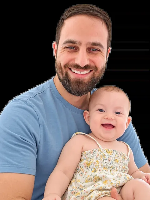 Elliot Himmelfarb holding his daughter Rozalie.